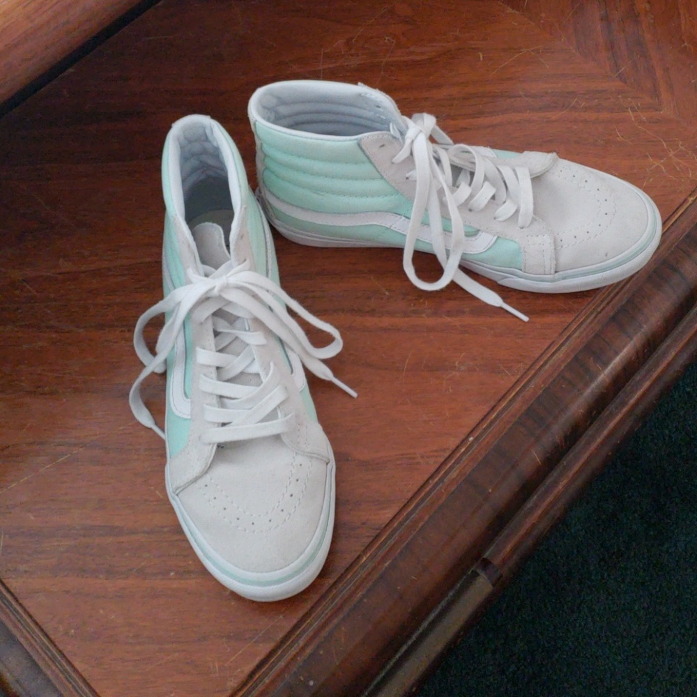 Womens Van's Hightops Size 8 Almost Brand New